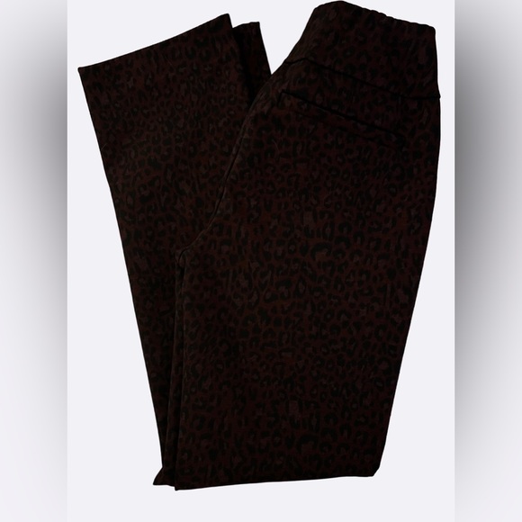 PETITE PULL-ON LEOPARD-PRINT STRAIGHT-LEG PONTE PANT - SUPERFLEX - Picture 4 of 5